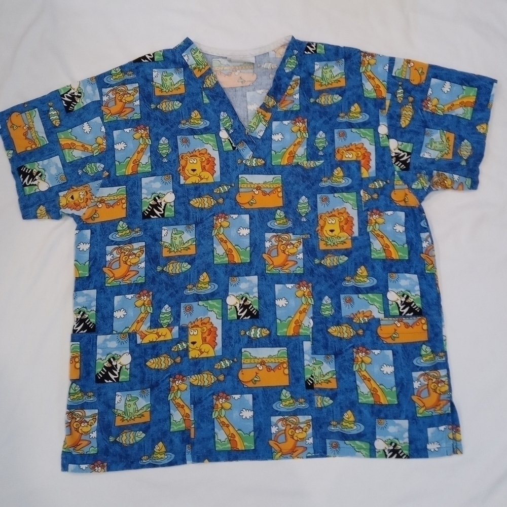 Peaches medium scrub top animals
